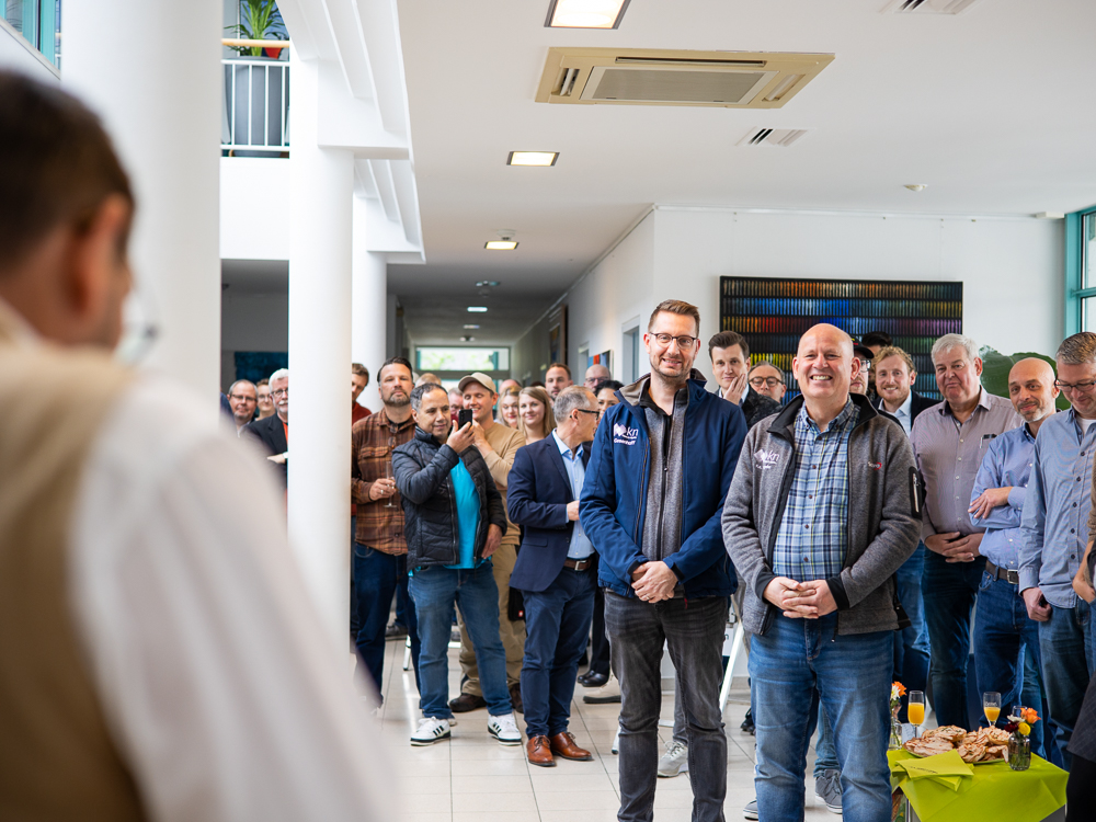Blick ins Foyer der WBG mit allen anwesenden Gästen
