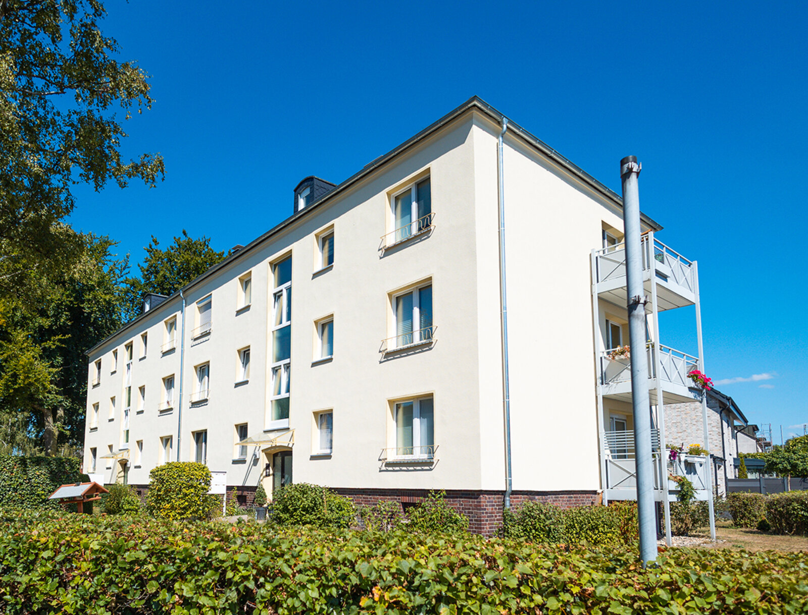 Modernisiertes Wohngebäude in der Ernst-Becker-Straße