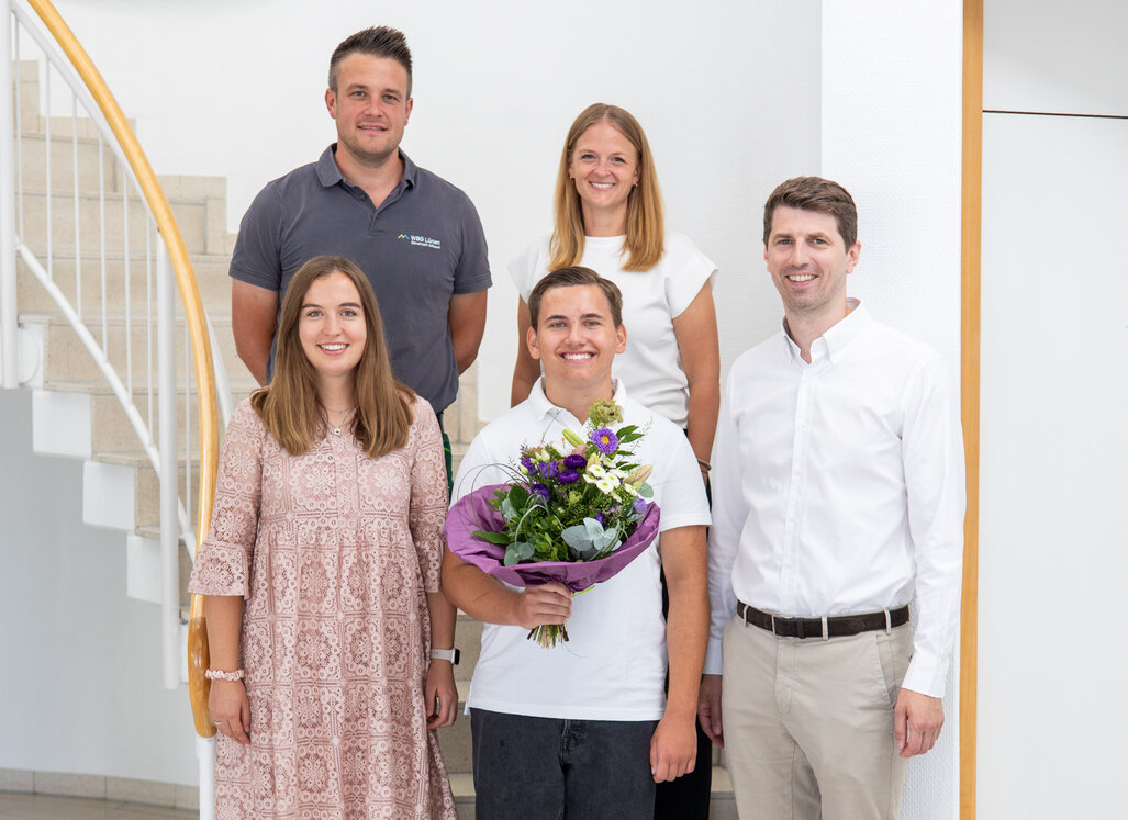Gruppenfoto: Hendrik Kleinbecker, Katharina Weber, Vorstand Jan Hische und Pia Schürmann begrüßen Lutz Melchers zum Start seines Praktikums.