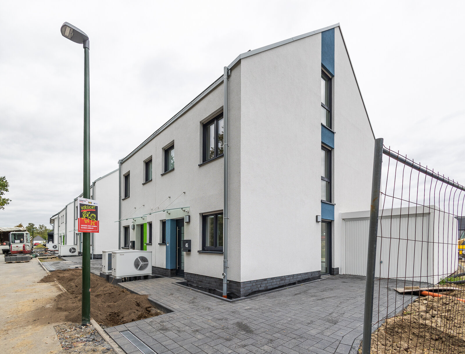 Straßenansicht Doppelhaushälfte