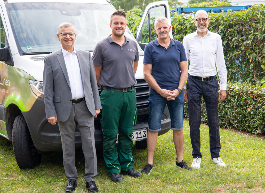 Gruppenfoto: Heinrich Moch, Hendrik Kleinbecker und Dr. Felix Prinz bei der Verabschiedung von Kurt Veit