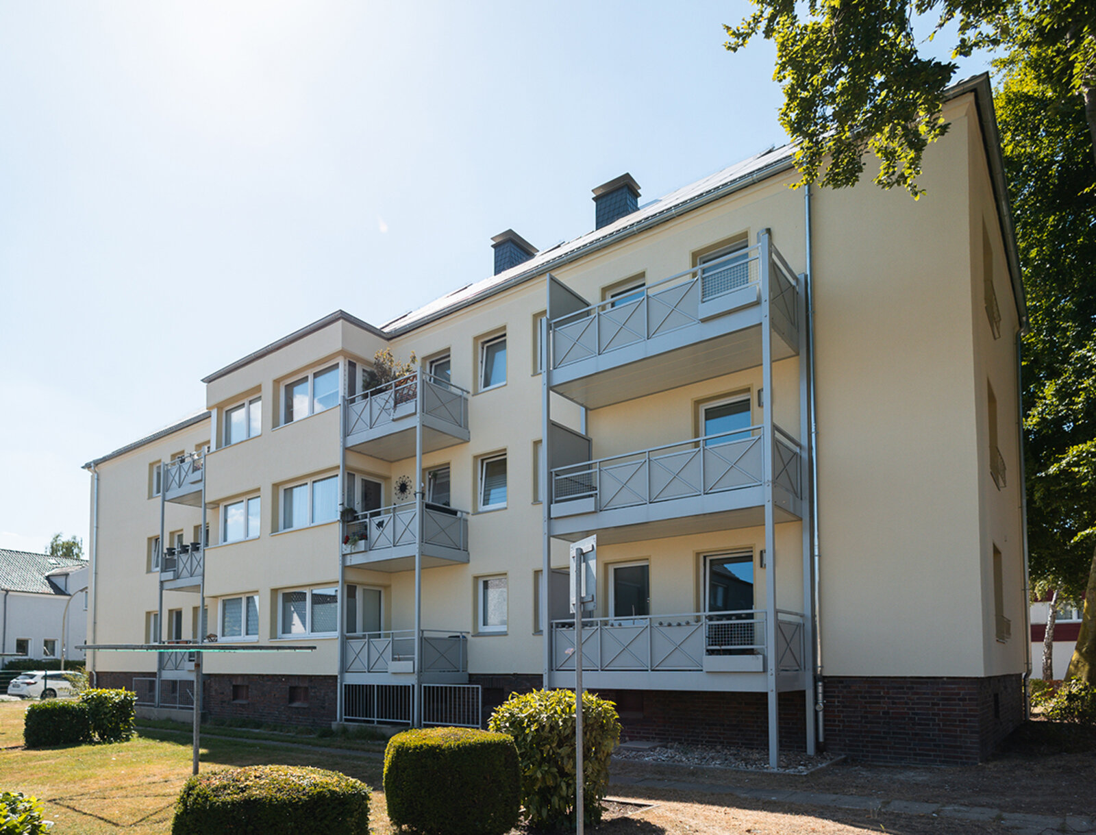 Modernisiertes Wohngebäude in der Ernst-Becker-Straße