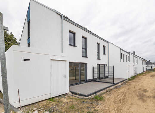 Gartenansicht Doppelhaushälfte mit Terrasse