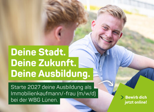 Zwei junge Männer sitzen im Freien im Gespräch. Einer blickt lächelnd zu seinem Gegenüber. Über dem Foto steht: „Deine Stadt. Deine Zukunft. Deine Ausbildung.“ Darunter informiert die WBG Lünen über den Ausbildungsstart 2027 zum/zur Immobilienkaufmann/-frau (m/w/d) und ruft zur Online-Bewerbung auf.