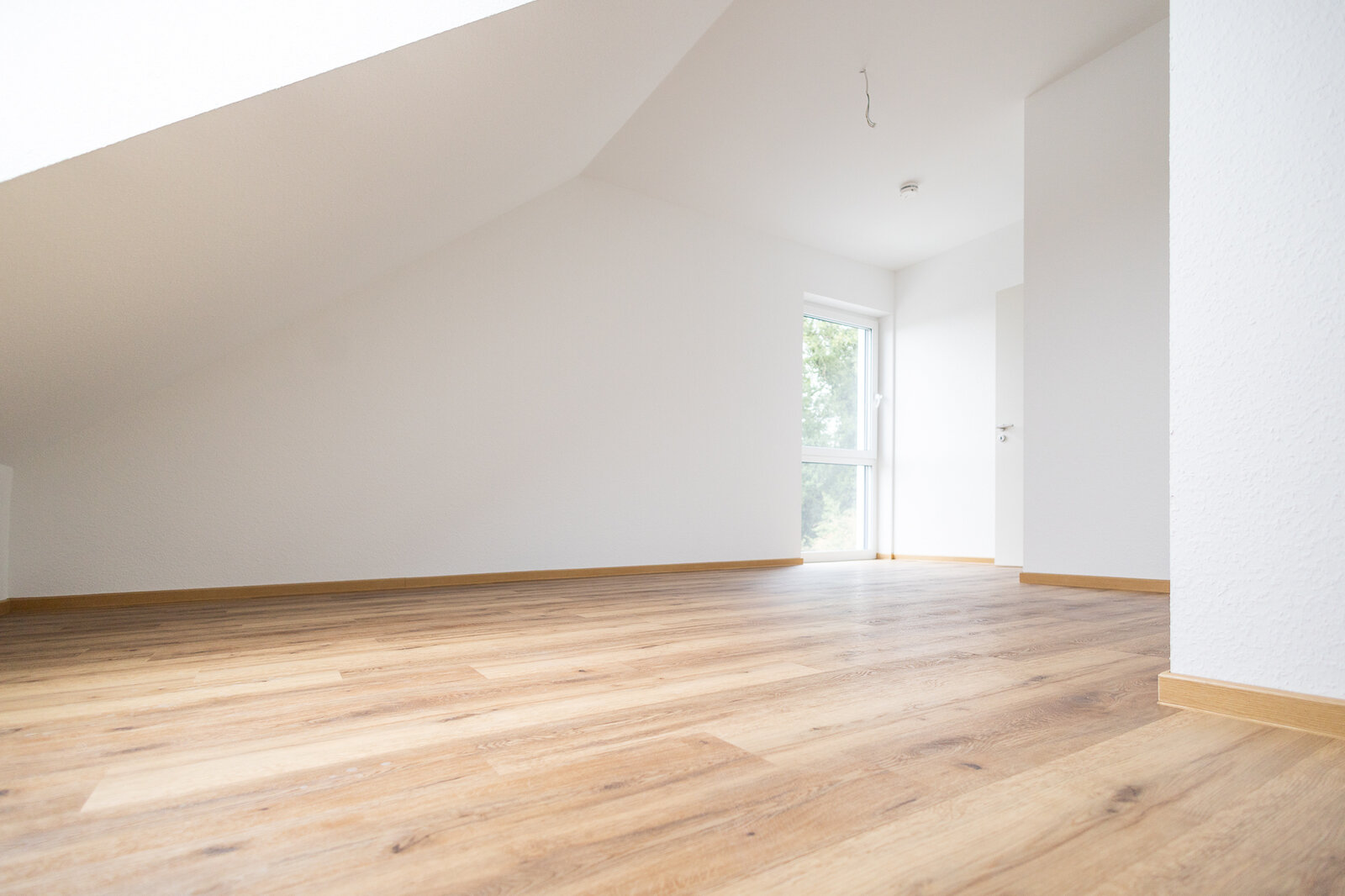 Zimmer im 2. Oberschgeschoss mit Dachschrägen