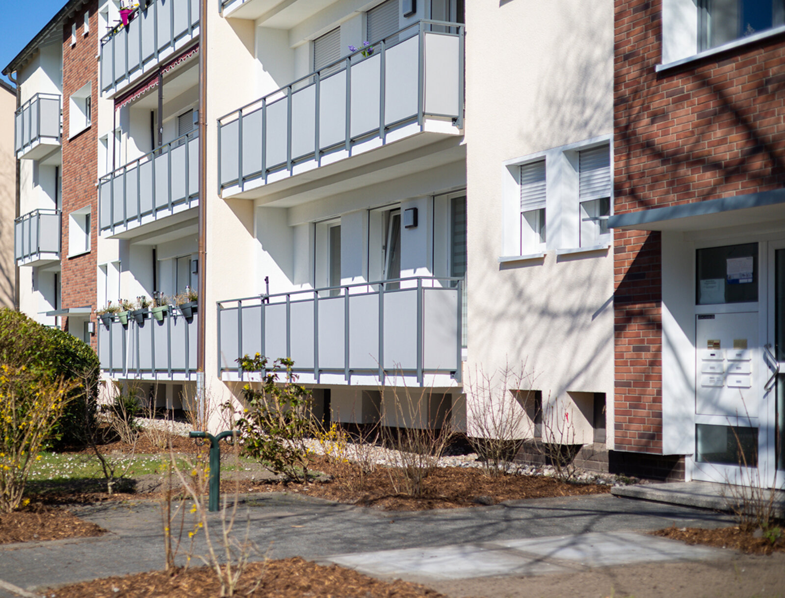 Modernisiertes Wohngebäude in der Von-Born-Straße