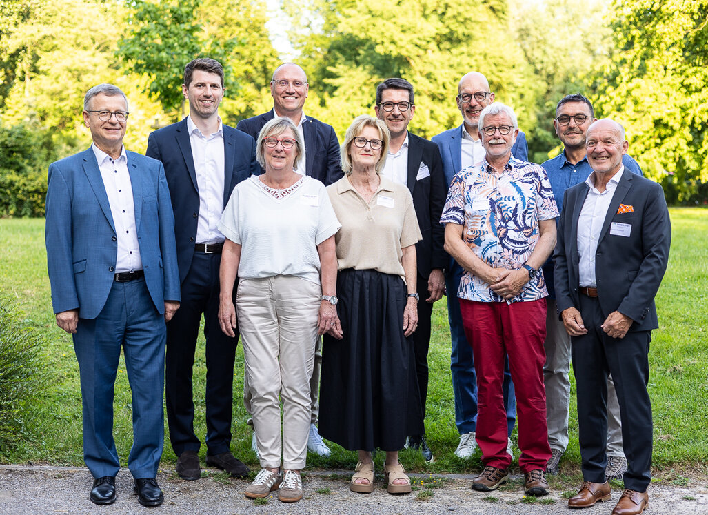 Gruppenfoto des Aufsichtsrats und Vorstands der WBG Lünen..